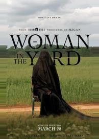 Женщина во дворе